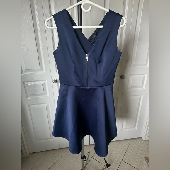 Guess New with tag agrafia  dress in Hawaiian blue - Picture 10 of 12